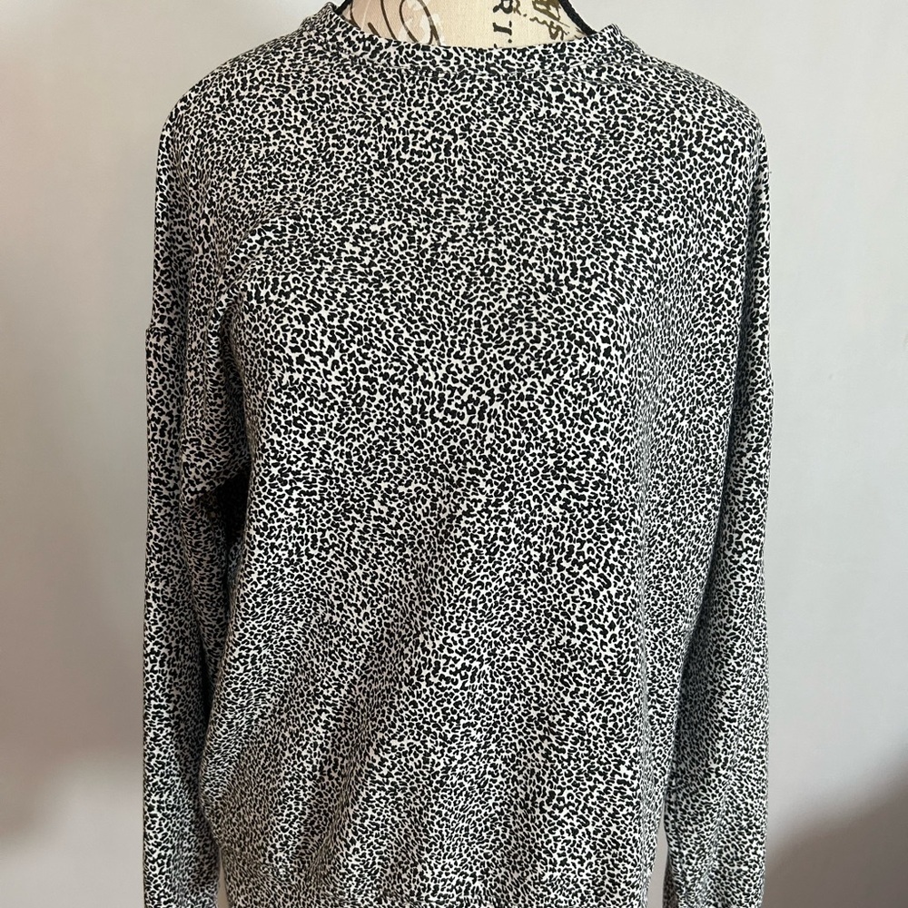 Athleta Gray and Black Patterned Top Small